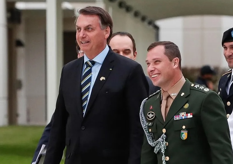 Advogado de Bolsonaro diz que nada muda com 'confissão' de Mauro Cid