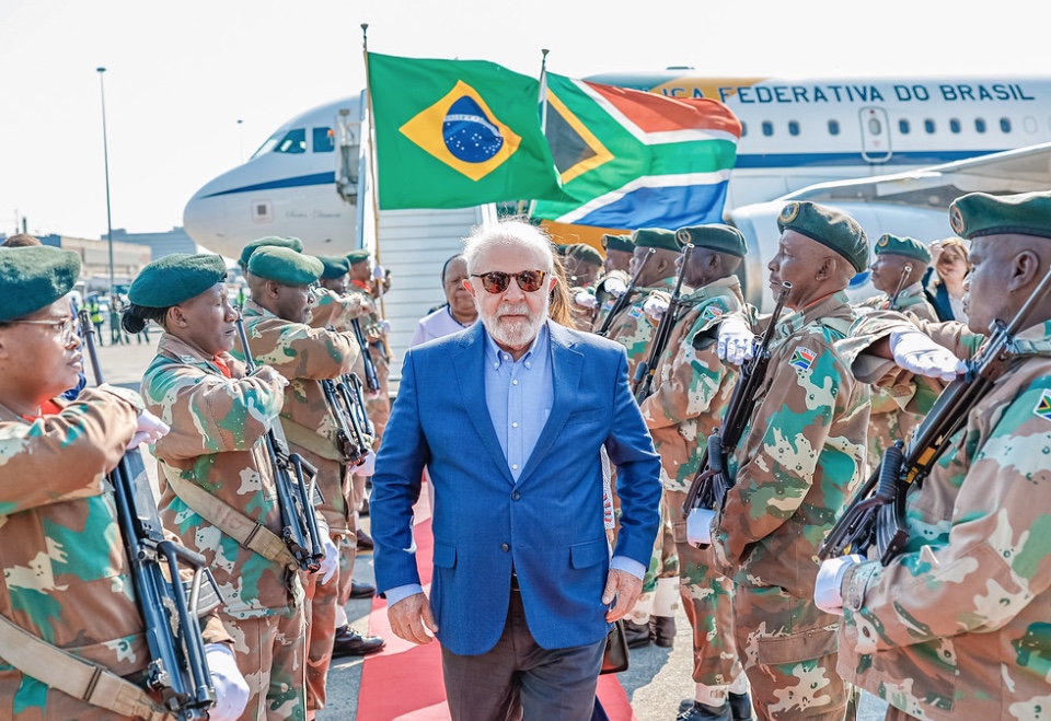 Lula chega à África do Sul para participar da 15ª Cúpula do Brics