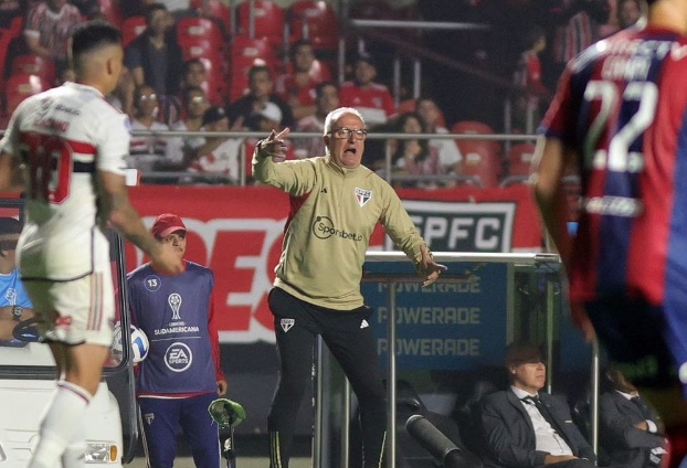 No limite, Dorival dá duas folgas para o São Paulo contra 'desgaste mental'