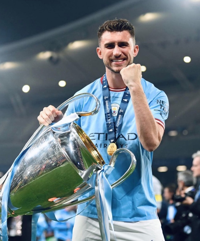  Zagueiro do Manchester City, Laporte acerta com Al-Nassr