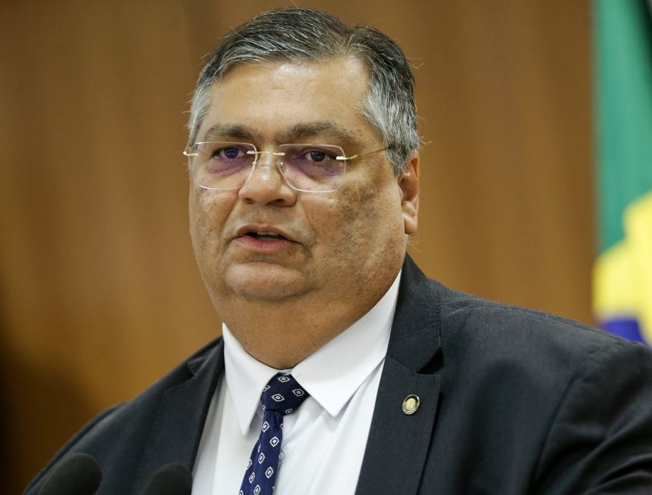 PF investiga Bolsonaro de forma técnica, séria e isenta, diz Dino