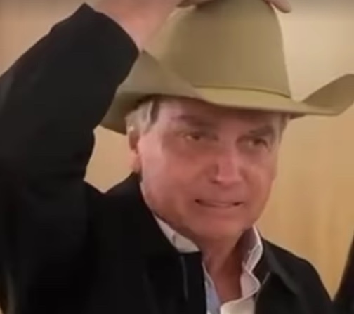 'Mandei, qual o problema?', diz Bolsonaro sobre mensagem para empresário disparar fake news