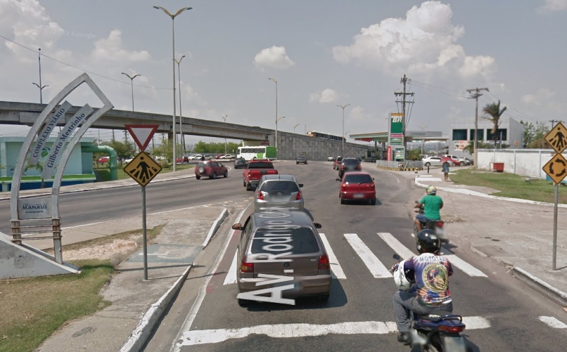 Motorista que causa acidente por violar preferência deve pagar indenização