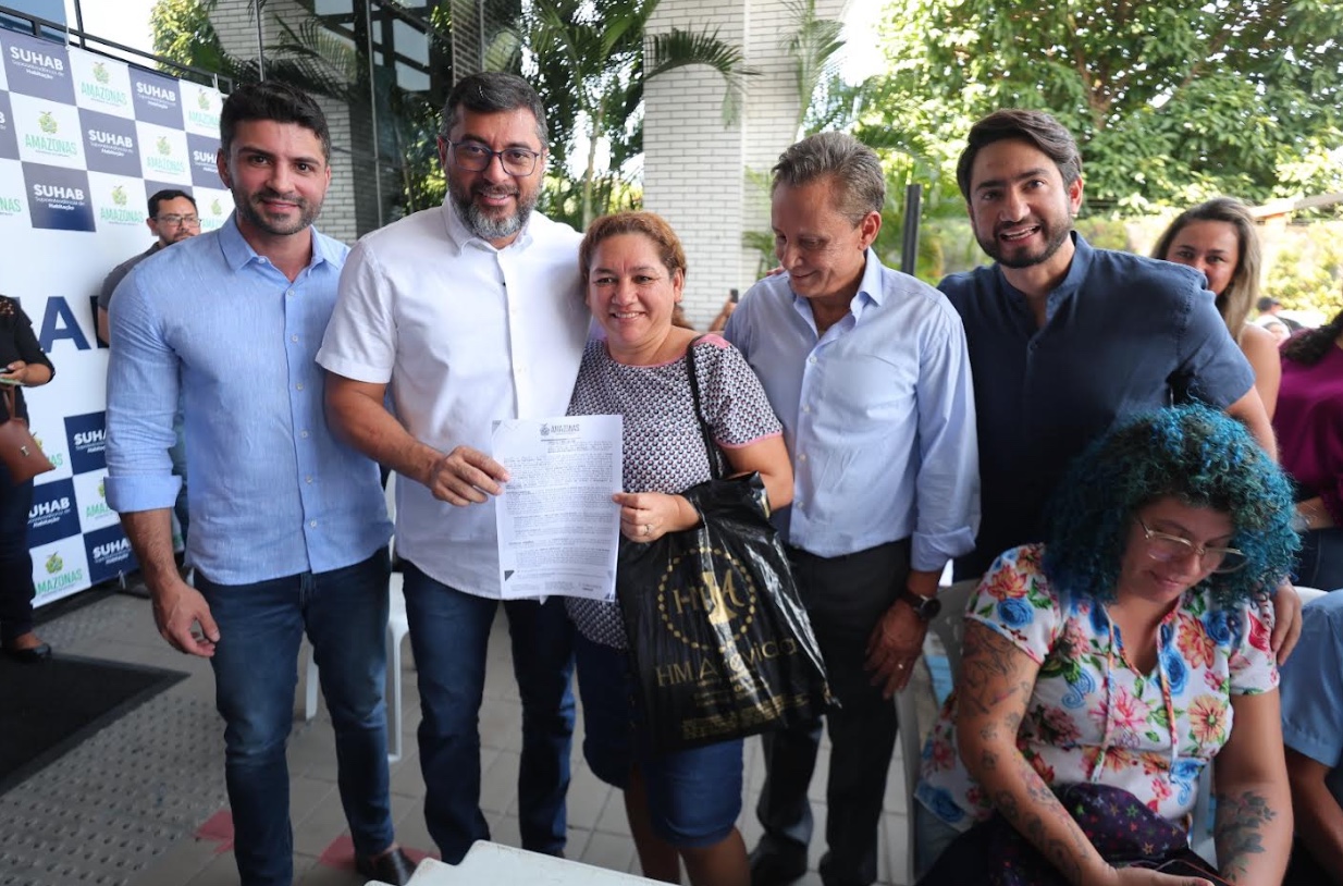 Governador reassenta mais 56 famílias pelo Prosamin em Manaus