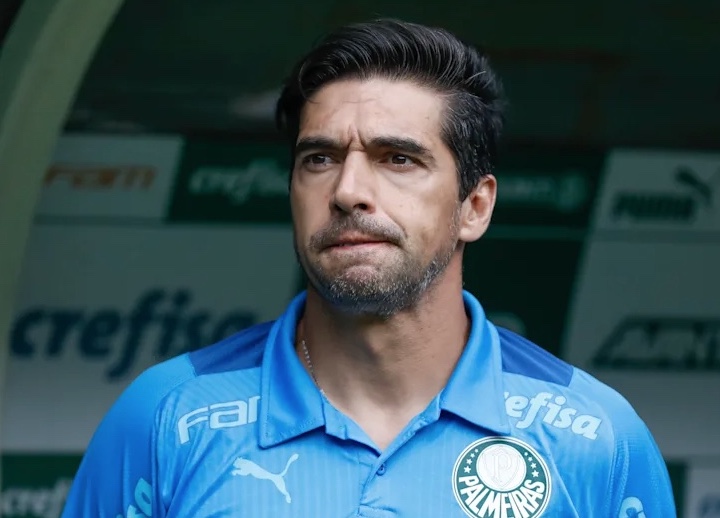 Abel detalha perrengue do Palmeiras após problema com avião de Leila