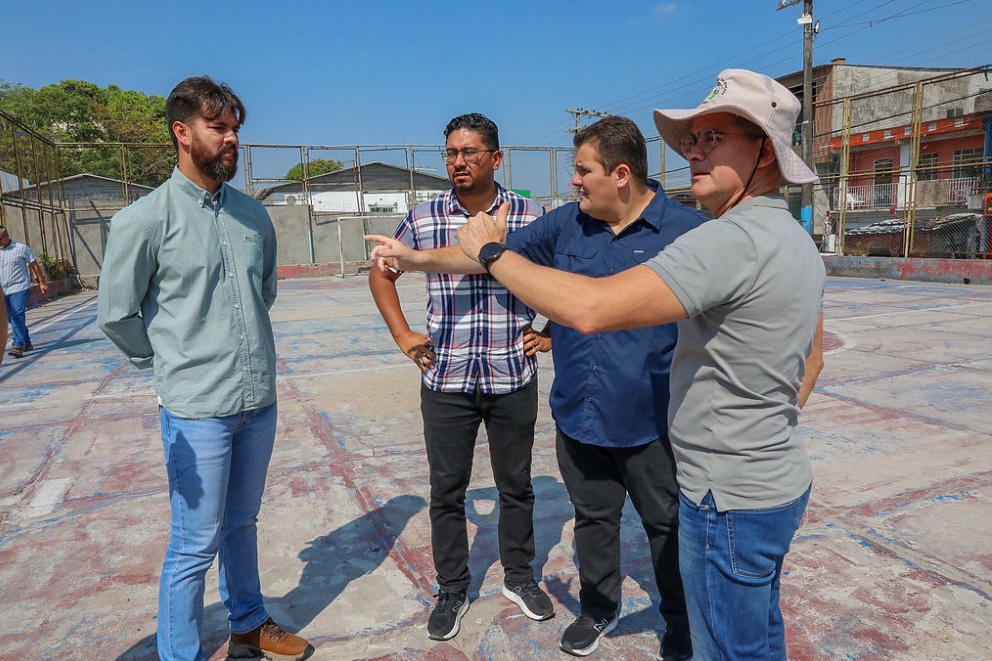 Prefeito anuncia pacote de obras no bairro Armando Mendes