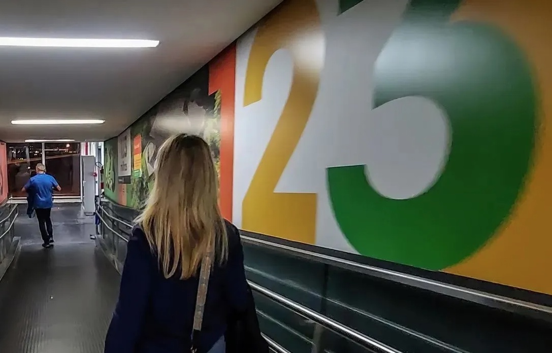 Juiz manda 123 Milhas emitir 32 passagens para família em Manaus