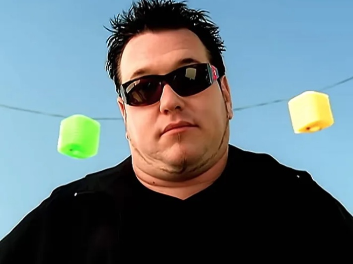 Morre Steve Harwell, ex-vocalista da banda Smash Mouth, aos 56 anos