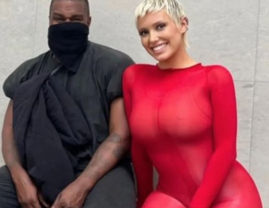 Após flagra em ato íntimo, Kanye West e esposa são banidos de passeio turístico na Itália