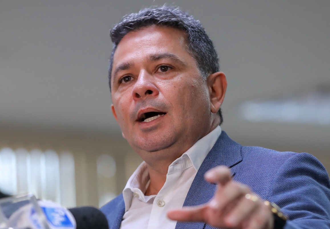 Tadeu de Souza negocia saída do partido do prefeito David Almeida