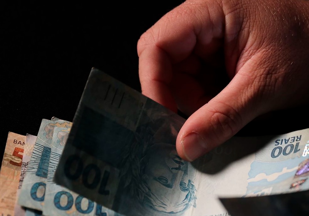 Salário mínimo ideal deveria ter sido de R$ 6.390 em agosto, diz Dieese