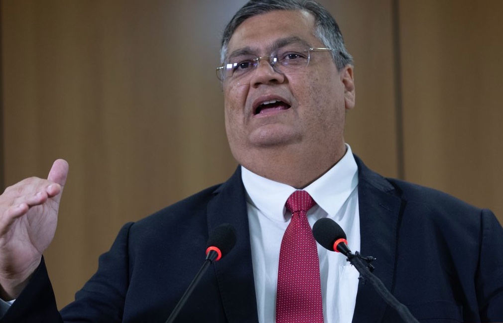 Flávio Dino cobra explicações da PRF sobre tiro em criança de 3 anos