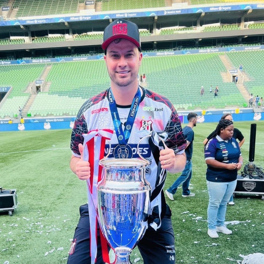 'Pelé da várzea' diz que tem 70 taças, é motorista e nunca quis apelido