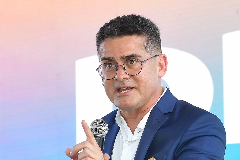 David Almeida viaja para os EUA em busca de parcerias para Manaus