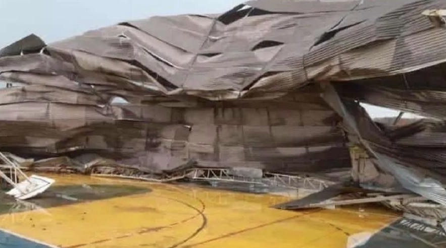 Aluno de 7 anos morre após teto de quadra cair sobre ele em escola