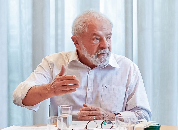 Lula dá posse a novos ministros em cerimônia envergonhada e irrita centrão