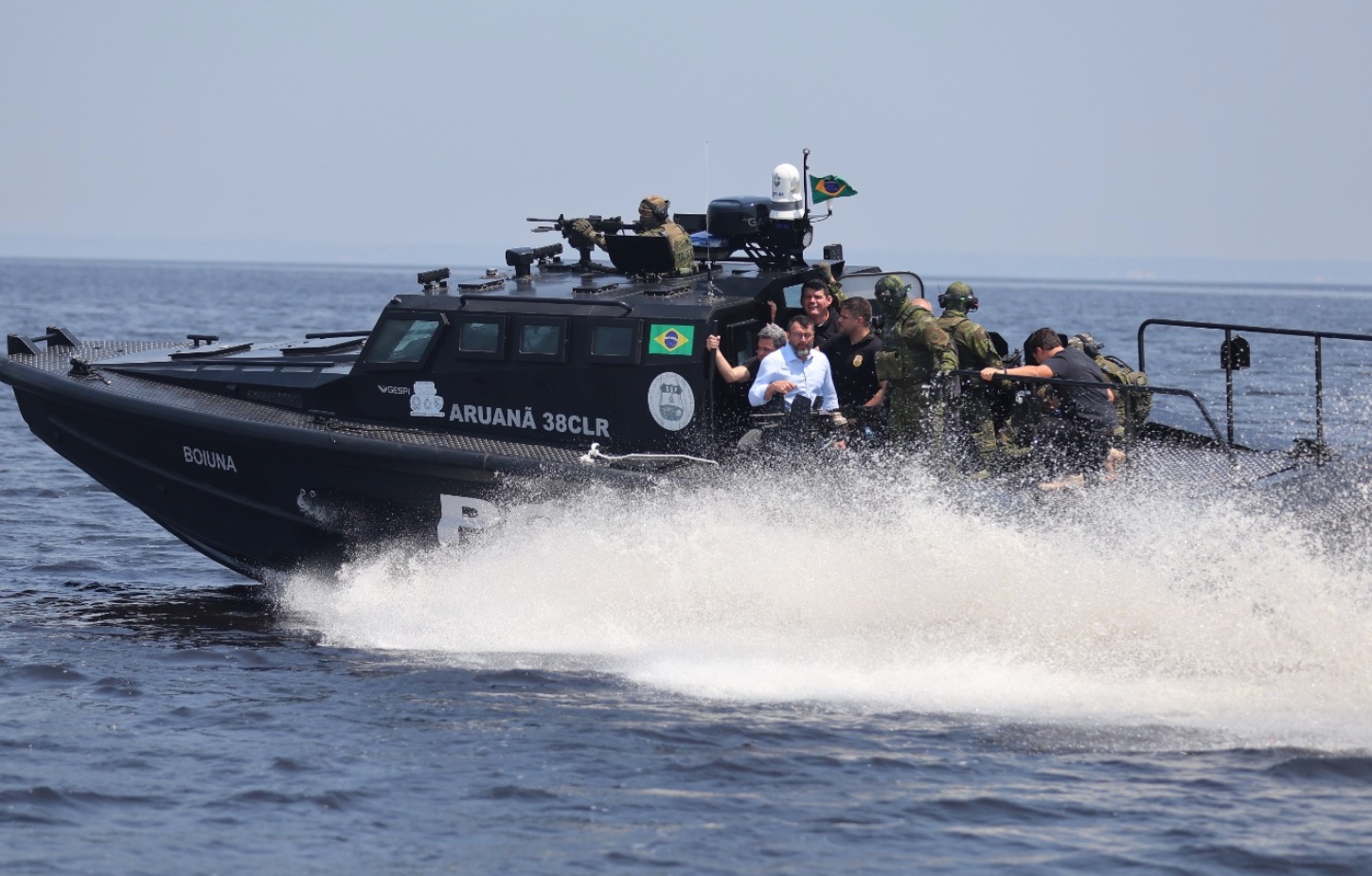 Governador entrega lanchas blindadas para combate ao tráfico no Amazonas