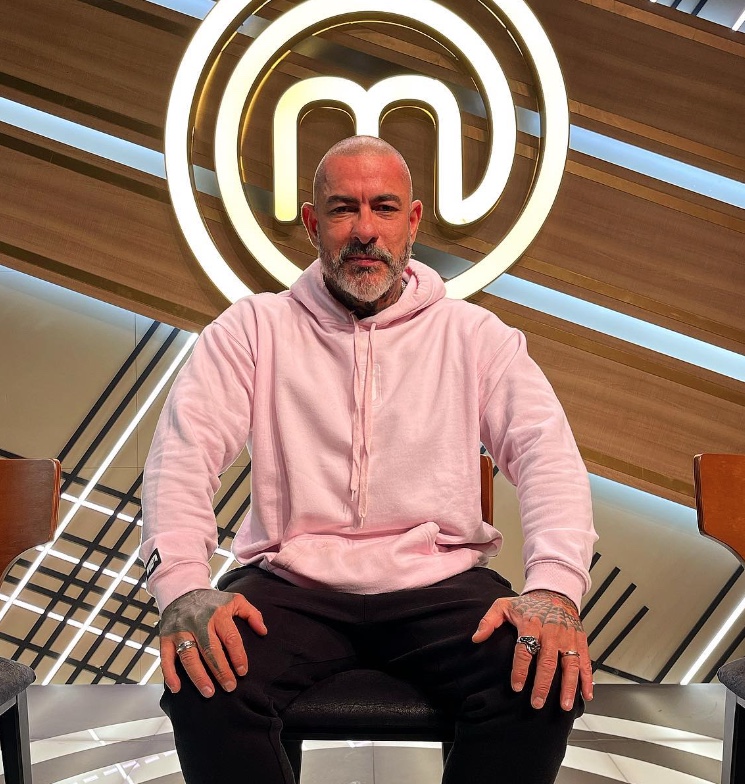 Henrique Fogaça retorna ao MasterChef e comemora