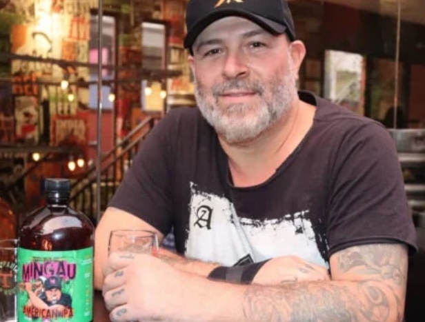 Internado na UTI, Mingau abre os olhos após retirar sedação; quadro é estável 