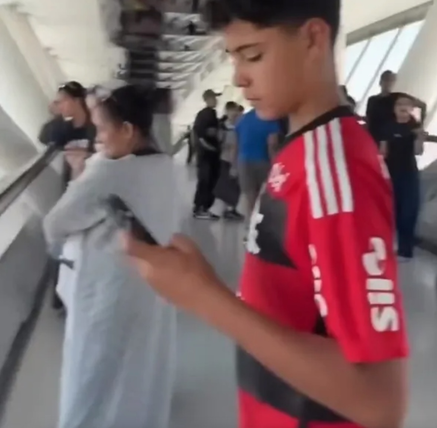 Filho de Cristiano Ronaldo aparece com camisa do Flamengo na Arábia Saudita