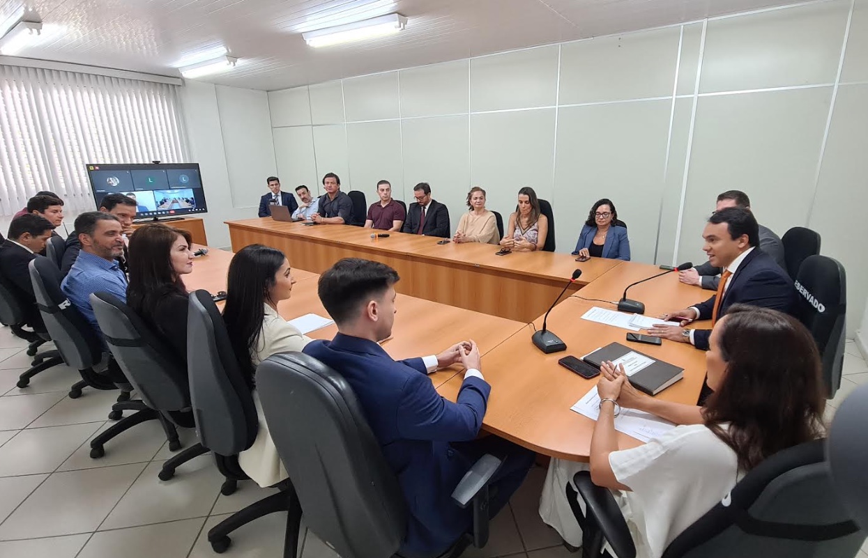 PGE-AM empossa dois novos procuradores do estado 