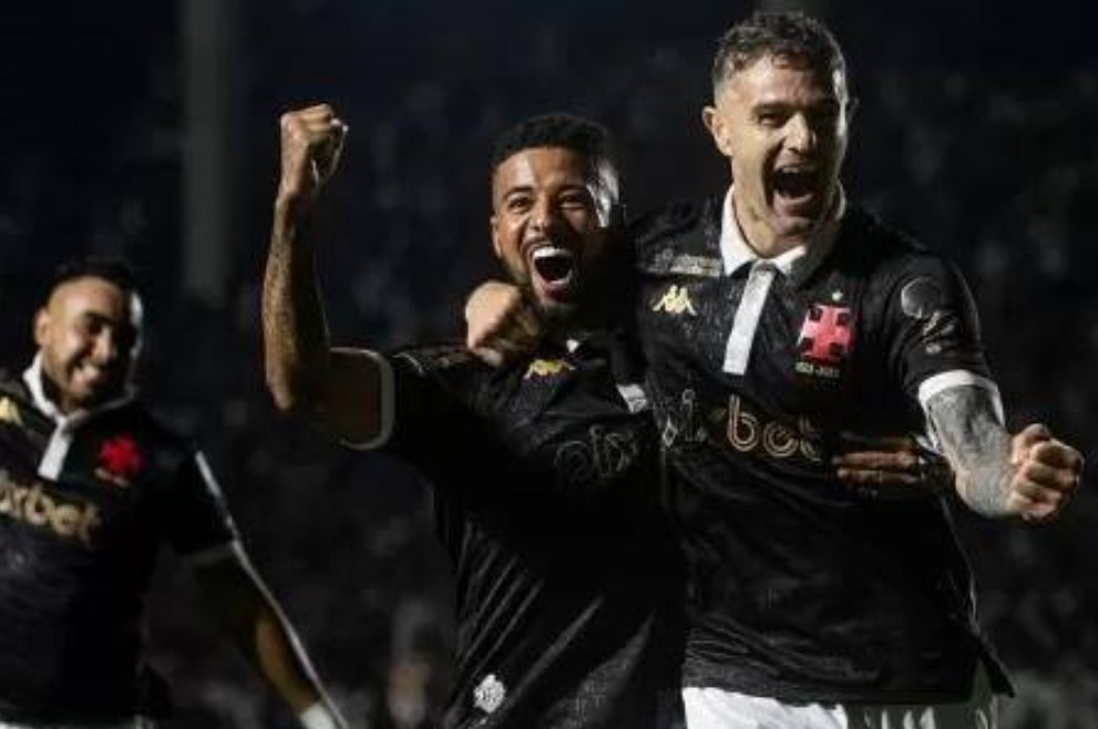 Vasco goleia o Coritiba e agita briga contra o Z4 no reencontro com a torcida