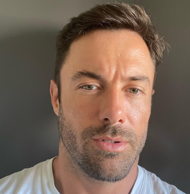 Kayky Brito recebe alta da UTI e conversa normalmente com família, diz boletim médico