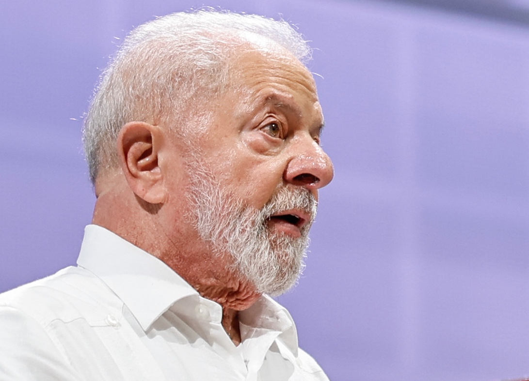 Lula diz ter medo de anestesia e deve ficar 3 semanas no Alvorada após cirurgia