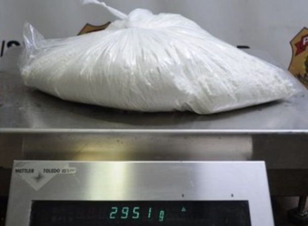 Brasileiros são presos ao tentar embarcar com drogas para África e Portugal