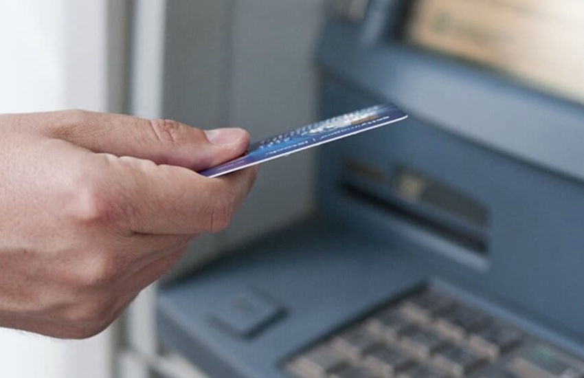 Banco é condenado a indenizar idosa por golpe dentro de agência