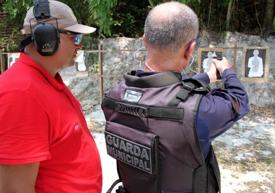 Mais 20 guardas municipais se capacitam para uso de arma de fogo em Manaus