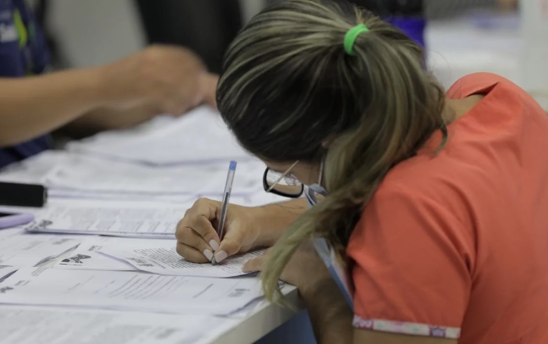 Governo vai contratar até 2 mil enfermeiros temporários no Amazonas