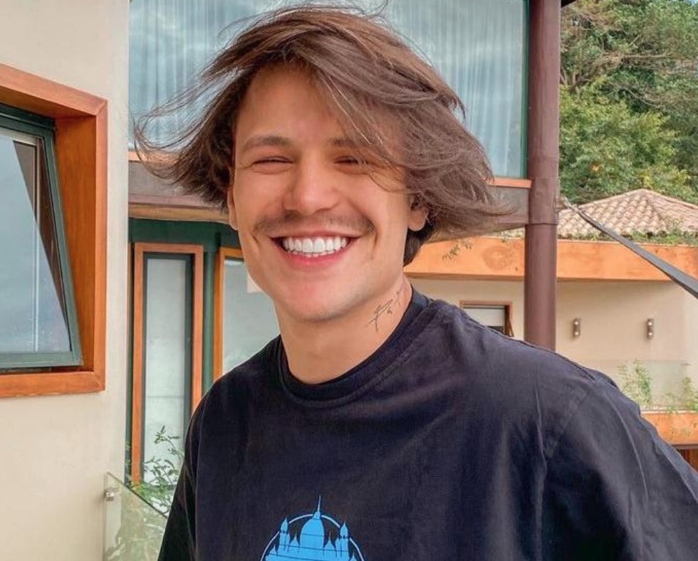 Saulo Poncio recebe alta e fala sobre boato de ter aplicado anabolizante 