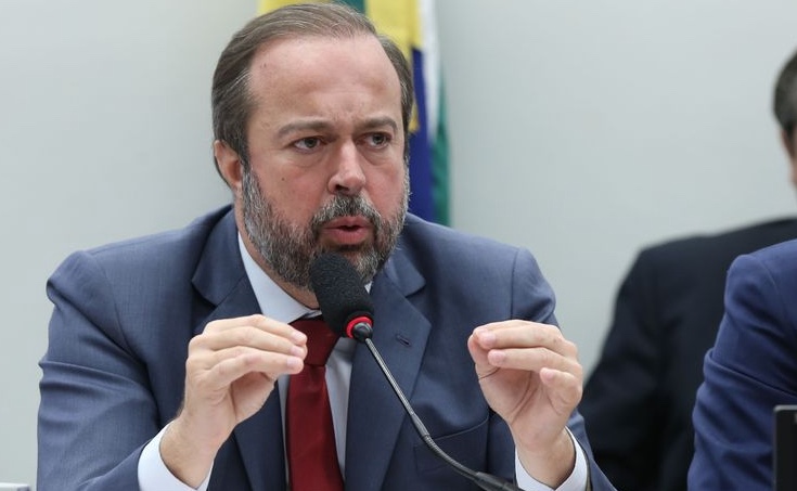 Ministro afirma que não faltará combustível no Norte do país