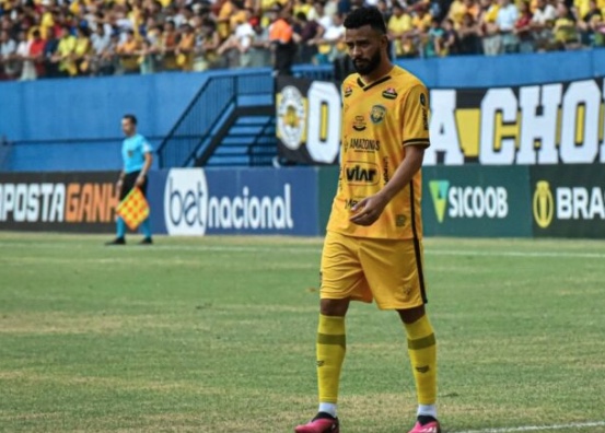 Maycon celebra acesso e mira decisão contra o Brusque