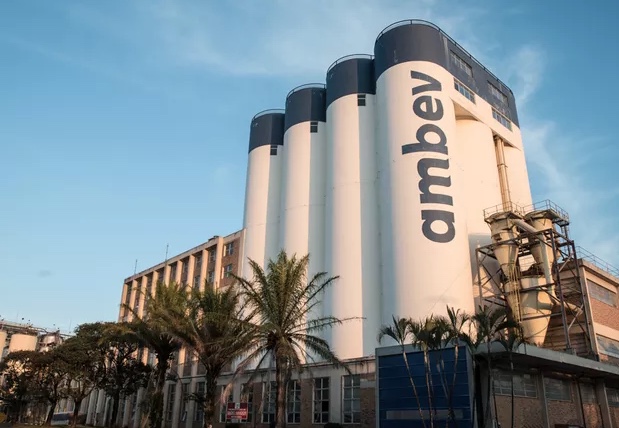 Ambev é condenada a pagar R$ 600 mil por conivência com alcoolismo de ex-funcionário