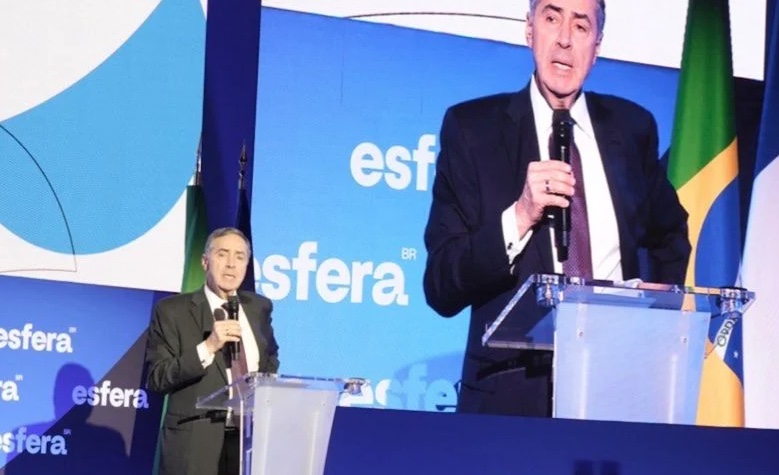 Barroso justifica ações do STF e ouve sugestão de Sarkozy para disputar Presidência do Brasil