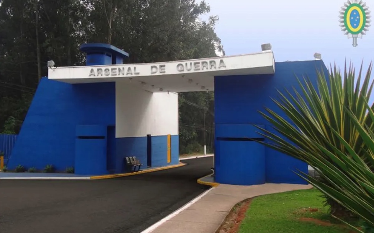 Ladrões invadem arsenal de base militar e levam 21 metralhadoras do Exército