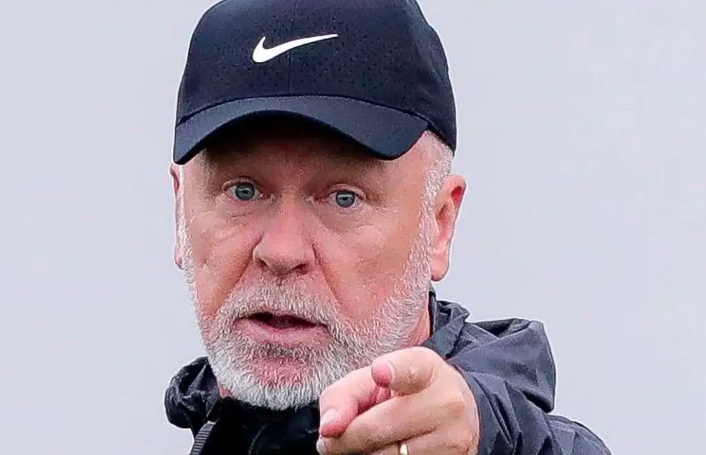 Mano tenta recuperar 'xodó de VP' para resolver problema na lateral