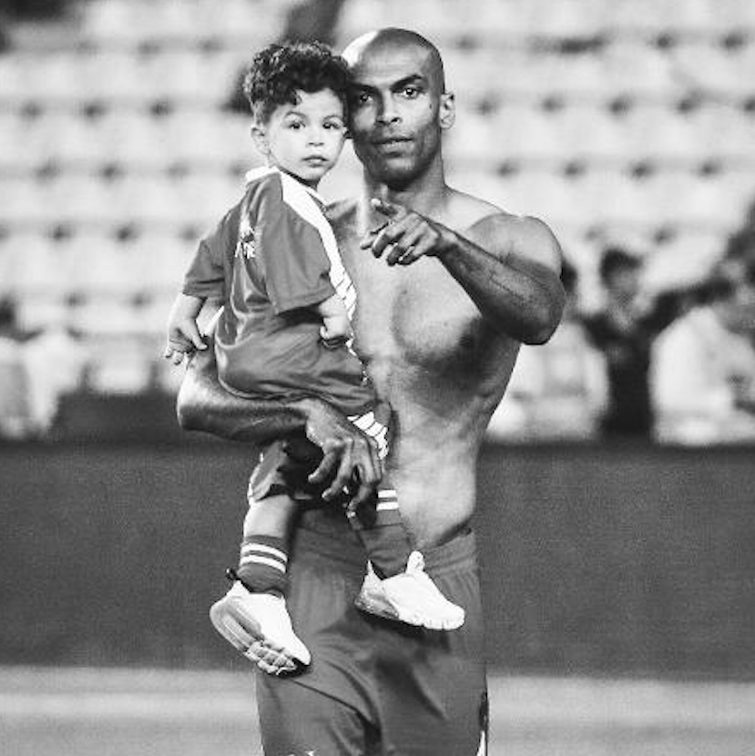 Filho de 4 anos do zagueiro Naldo morre um mês após acidente