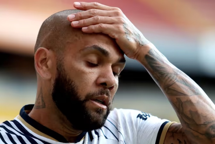 Defesa de Daniel Alves paga R$ 800 mil, e pena máxima pode cair pela metade