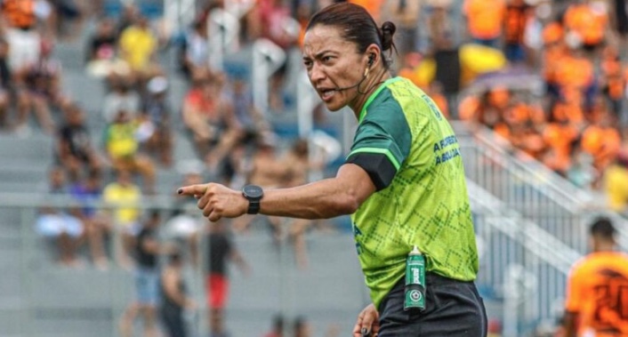 CBF escala quinteto feminino com Edina Alves no apito para final da Série C