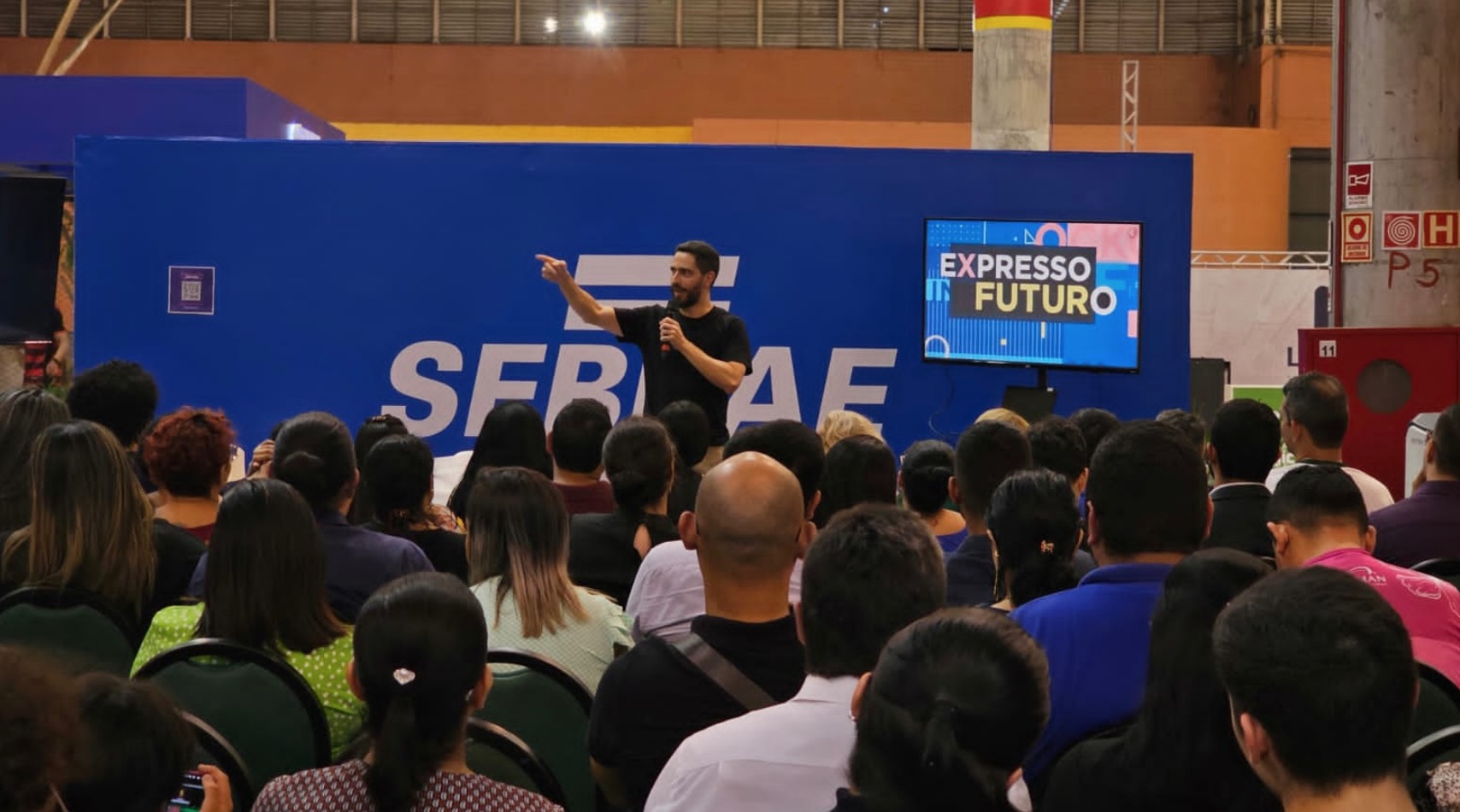Feira da Qualidade encerra com Ronaldo Lemos falando sobre IA 