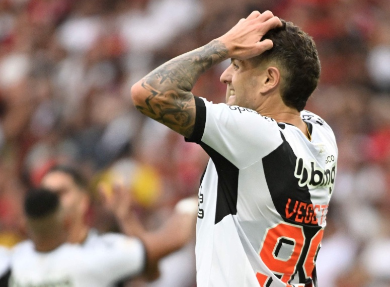 Trio se desgarra de Vasco e Santos no Z4 e deixa pressão para o Corinthians