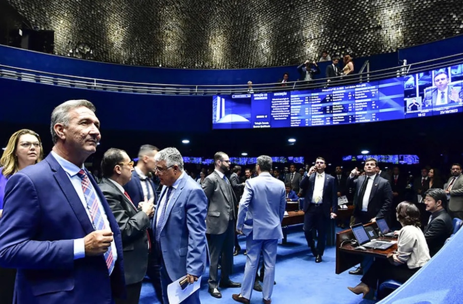 Câmara aprova projeto de taxação de super-ricos e offshores, após troca na Caixa