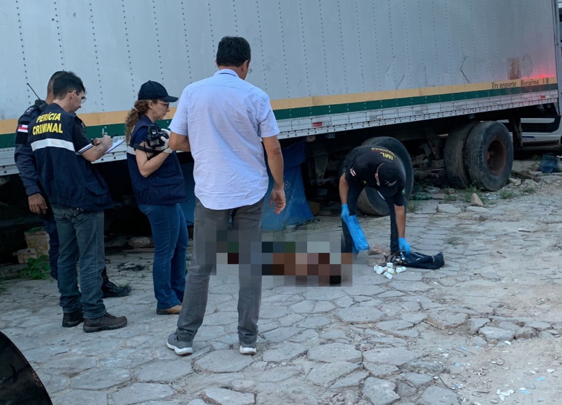 Homem que morava debaixo de carreta é encontrado morto em Manaus