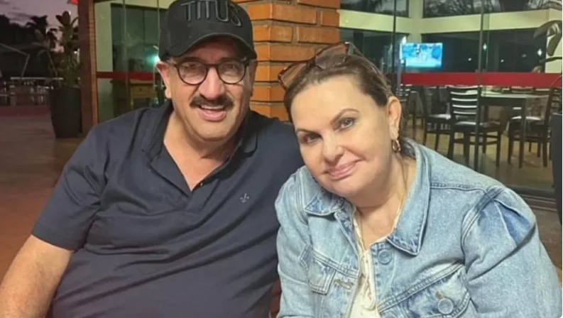 Ratinho faz rara aparição ao lado da esposa 