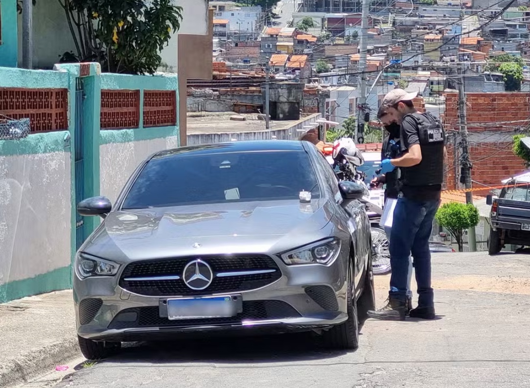 Bandidos viram carro de luxo de Marcelinho Carioca e decidiram sequestrá-lo