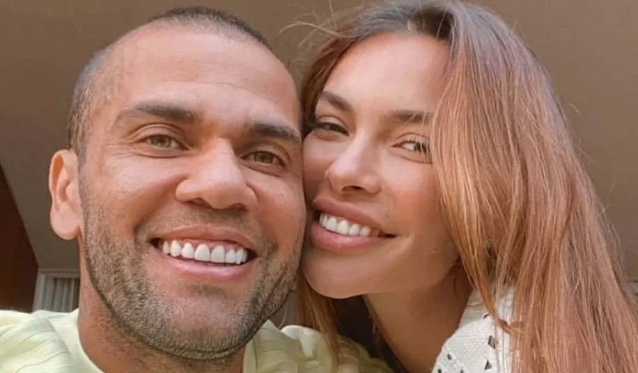 Mulher de Daniel explica motivo de apoiar jogador preso por estupro 