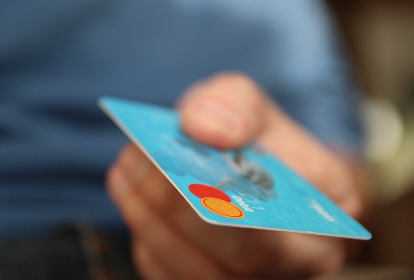 Limite de 100% para juros do rotativo do cartão já está valendo